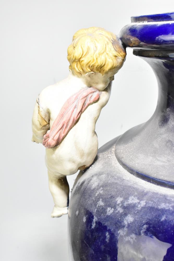 PARIS 1878; a very large blue glazed majolica twin handled vase set with cherubs beside the flared - Bild 7 aus 12