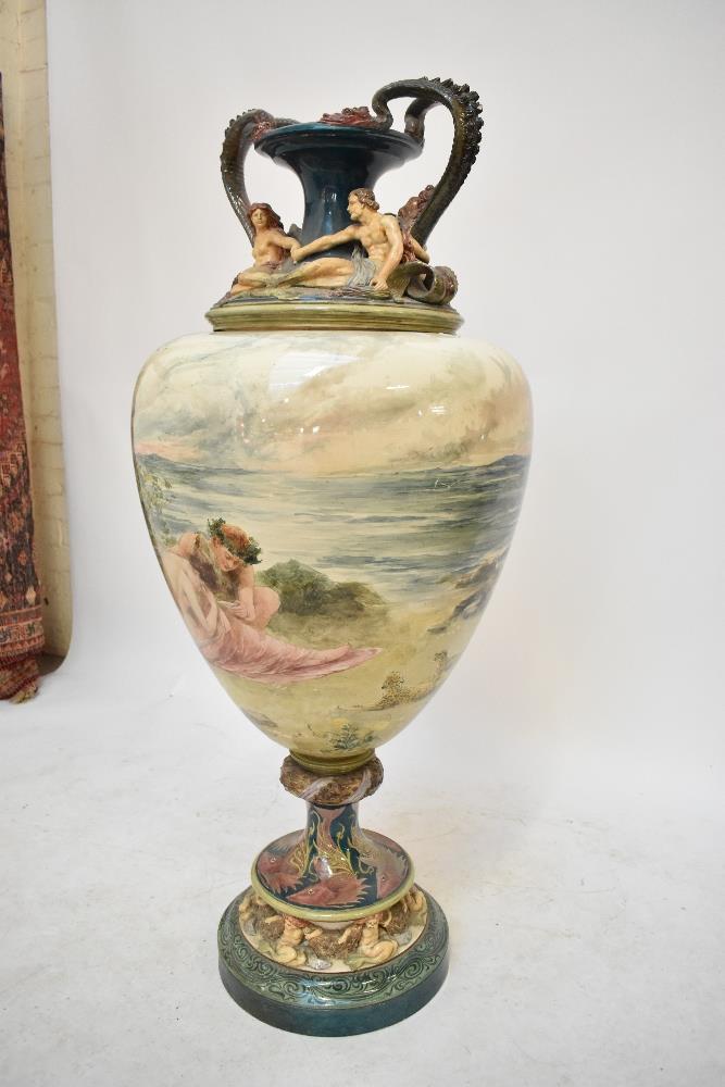 DOULTON LAMBETH; a monumental exhibition produced twin handled vase, the lid with swept dragon - Bild 3 aus 17