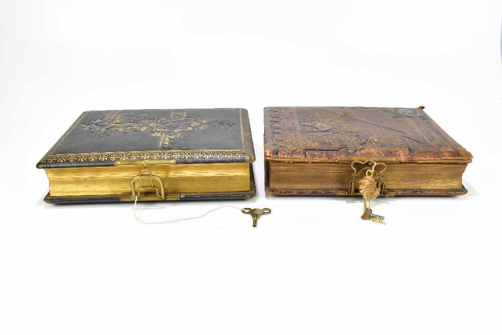 Two Victorian musical photograph albums, each album is empty and contains no photographs (2). - Bild 3 aus 6