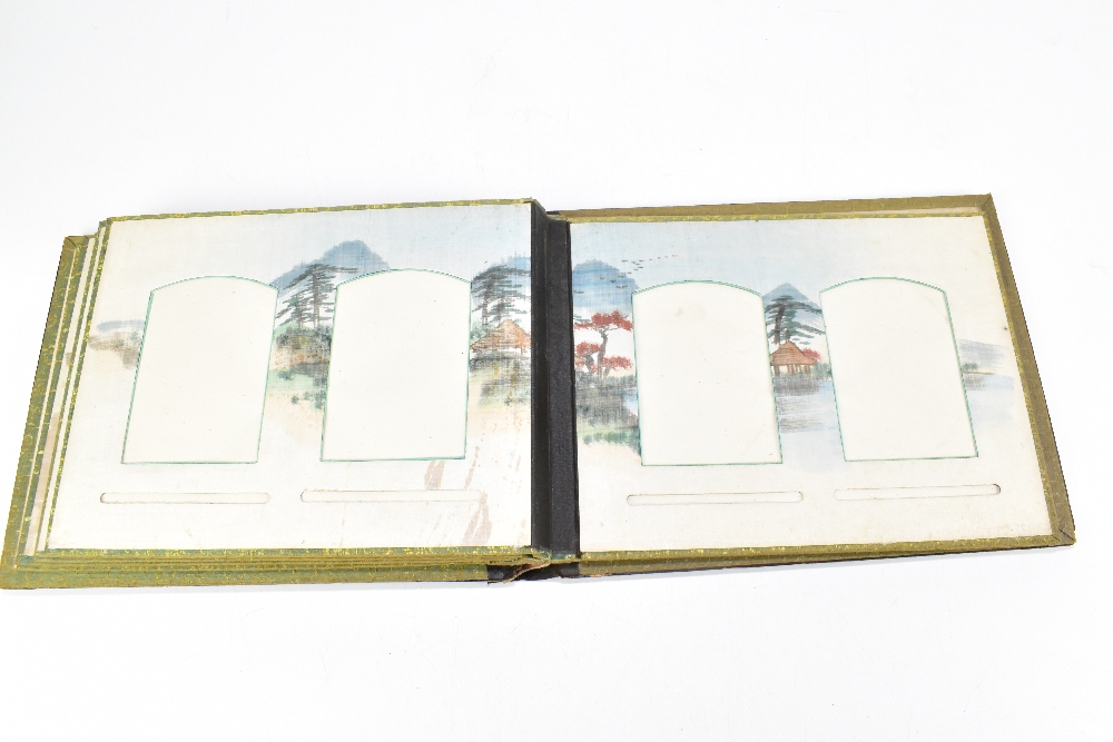 An early 20th century Japanese photograph album with lacquered panels to the front and back, the - Bild 7 aus 8