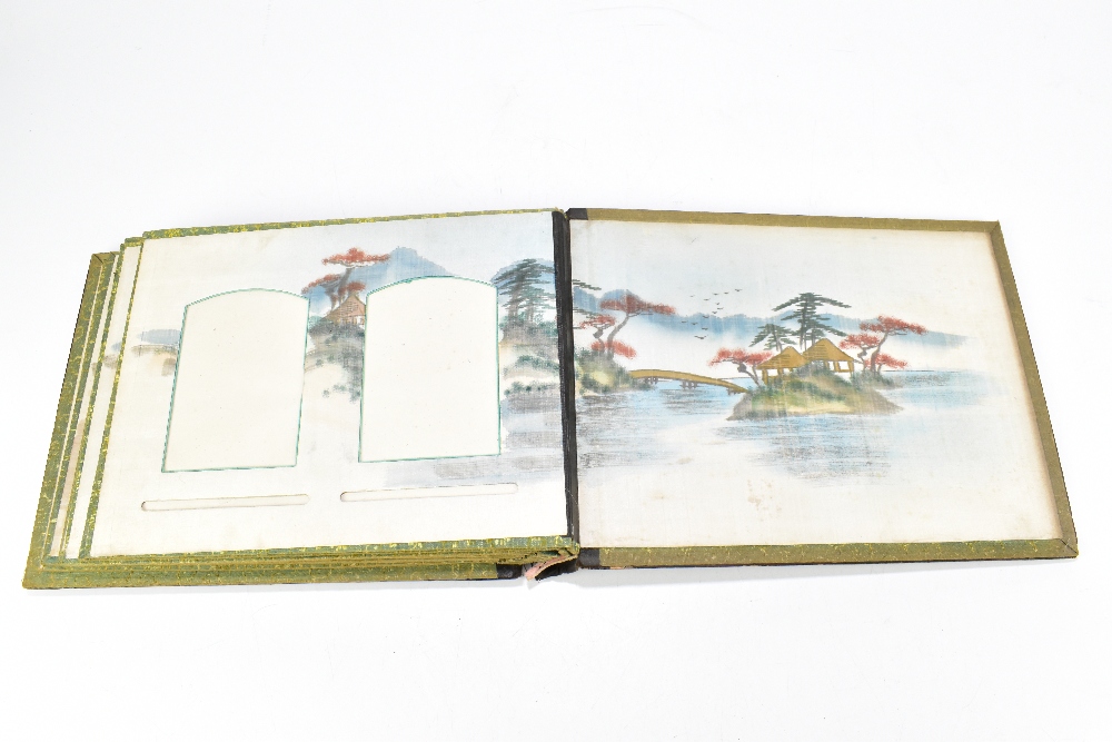 An early 20th century Japanese photograph album with lacquered panels to the front and back, the - Bild 8 aus 8