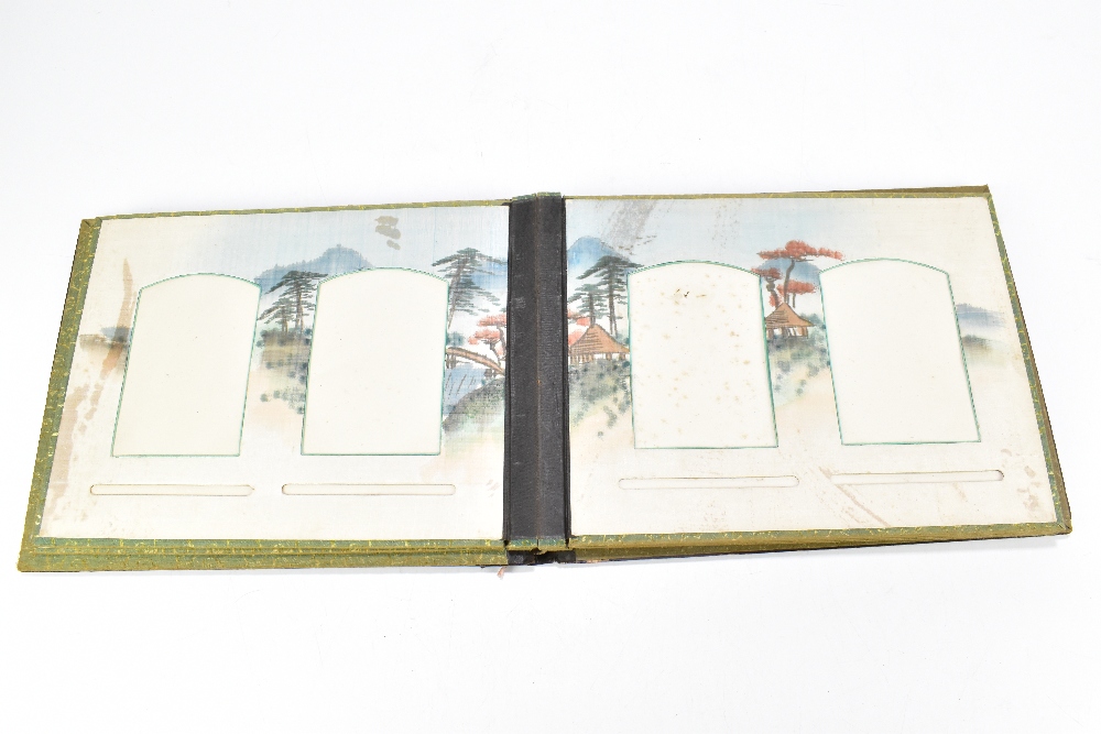 An early 20th century Japanese photograph album with lacquered panels to the front and back, the - Bild 6 aus 8