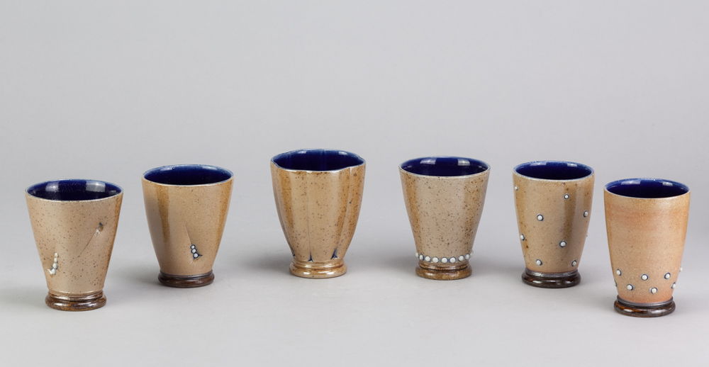 ALISTAIR YOUNG; a group of salt glazed ceramics with added porcelain decoration and dark blue - Bild 9 aus 9