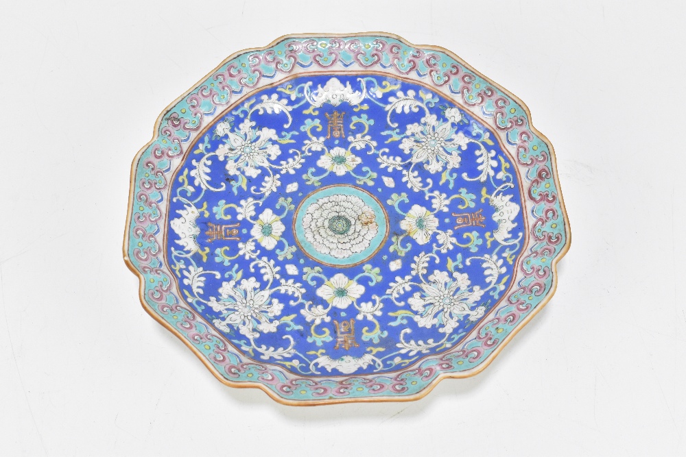 A 19th century Chinese porcelain footed bowl of octagonal form, decorated with stylised floral - Image 2 of 4