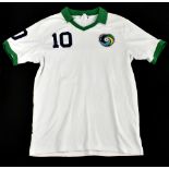 PELÉ (EDSON ARANTES DU NASCIMENTO); a New York Cosmo's football shirt, signed to the reverse, size