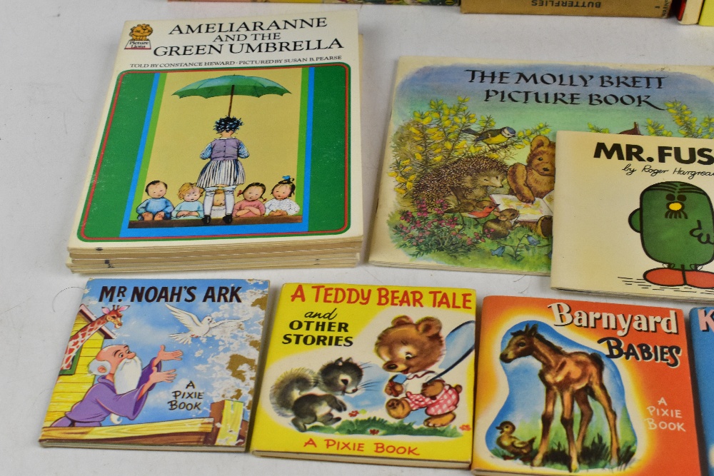 CHILDRENS BOOKS; a small collection to include Ameliaranne books, Dean’s Gift Book of Fairy Tales, - Bild 4 aus 4