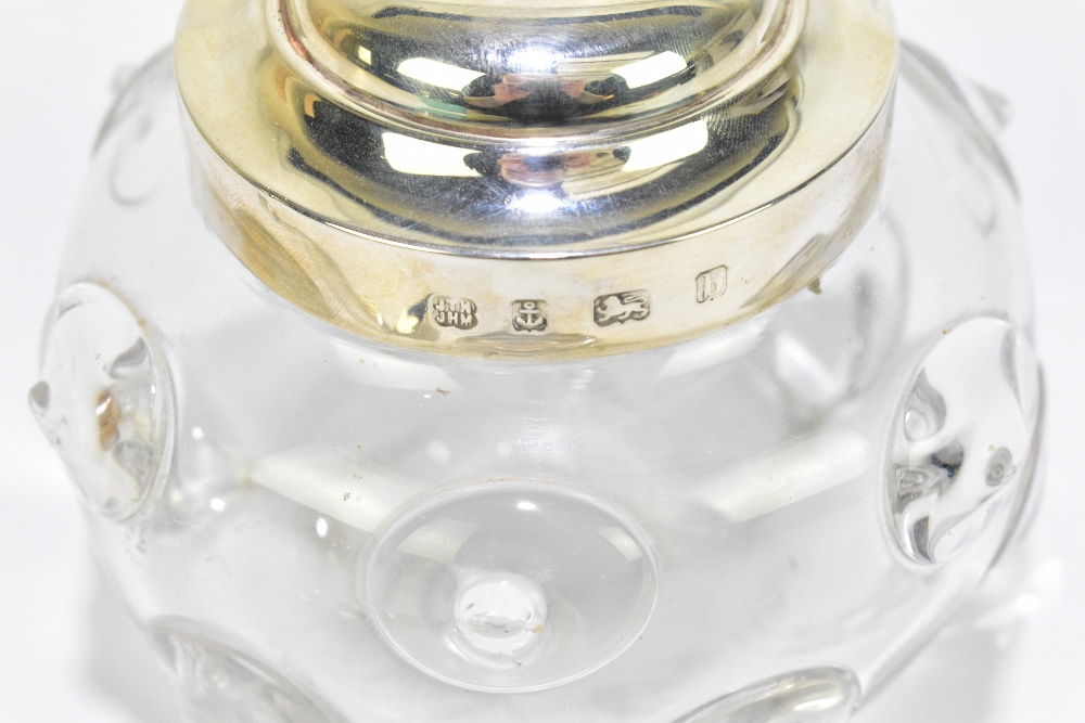 An Art Nouveau clear glass preserve jar and cover with relief circular roundels and trailing - Bild 7 aus 7