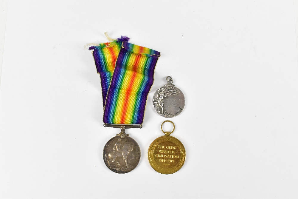 A WWI medal pair awarded to 136580 PTE E.J. Lawson, M.G.C. comprising BWM and VM, with a - Bild 2 aus 4