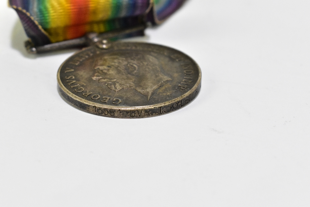 A WWI bronze memorial plaque awarded to Harold Brierley, with three WWI period medals awarded to - Bild 4 aus 21