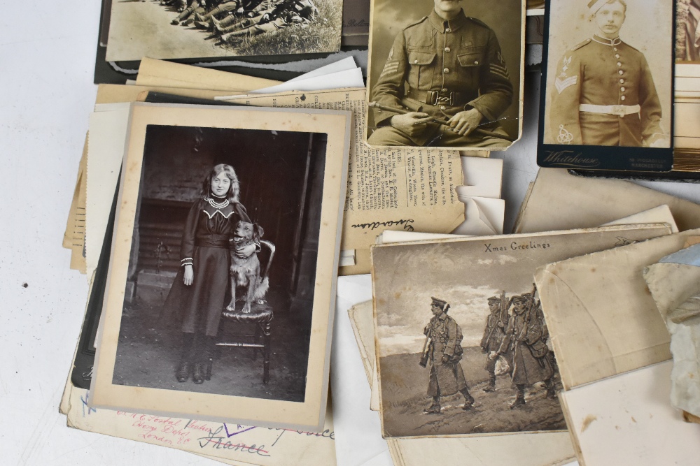 A collection of WWI letters and photographs including a selection of letters, pictures and - Bild 4 aus 6