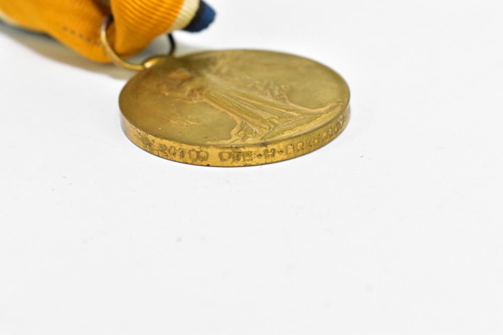 A WWI bronze memorial plaque awarded to Harold Brierley, with three WWI period medals awarded to - Bild 9 aus 21