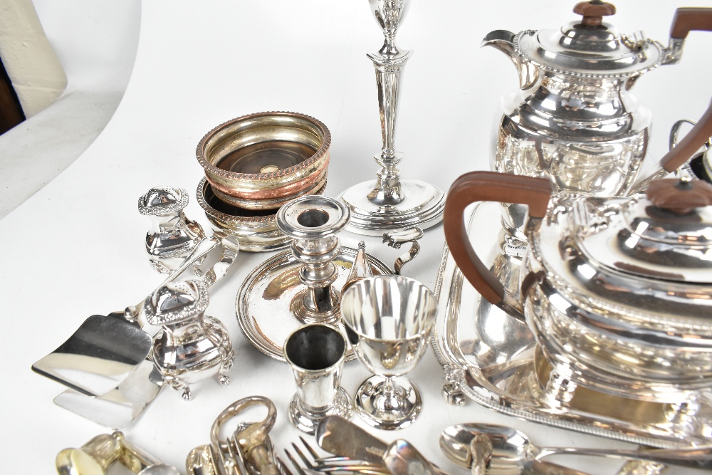 A collection of 19th century and later silver plate including a Harrod's four piece tea service, a - Bild 5 aus 8