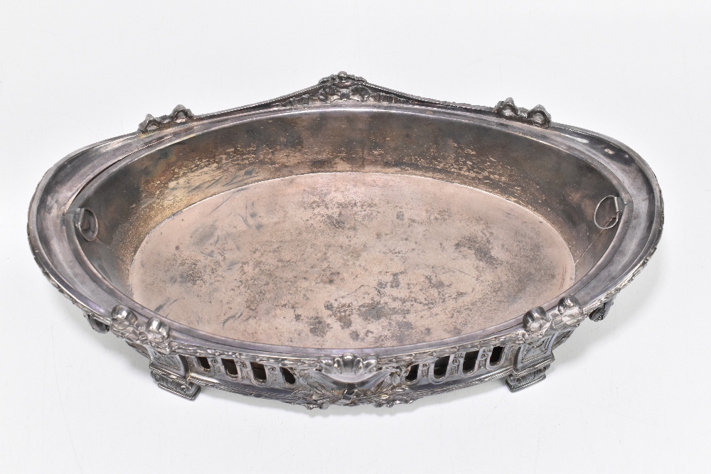 A circa 1900 French silver plated centrepiece with detachable liner and pierced swag and ribbon tied - Bild 3 aus 5