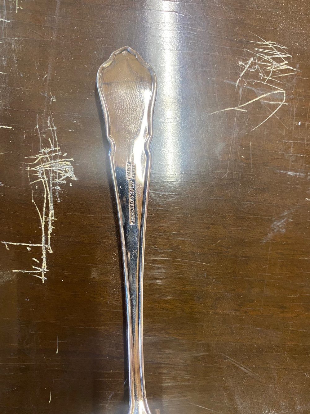 GARRARD & CO; a 1940s walnut cased twelve setting canteen of plated cutlery (one side fork - Bild 8 aus 8