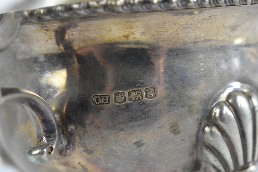 HARRISON BROS & HOWSON; a George V hallmarked silver sauce boat, Sheffield 1924, approx. 7.79ozt// - Bild 2 aus 2