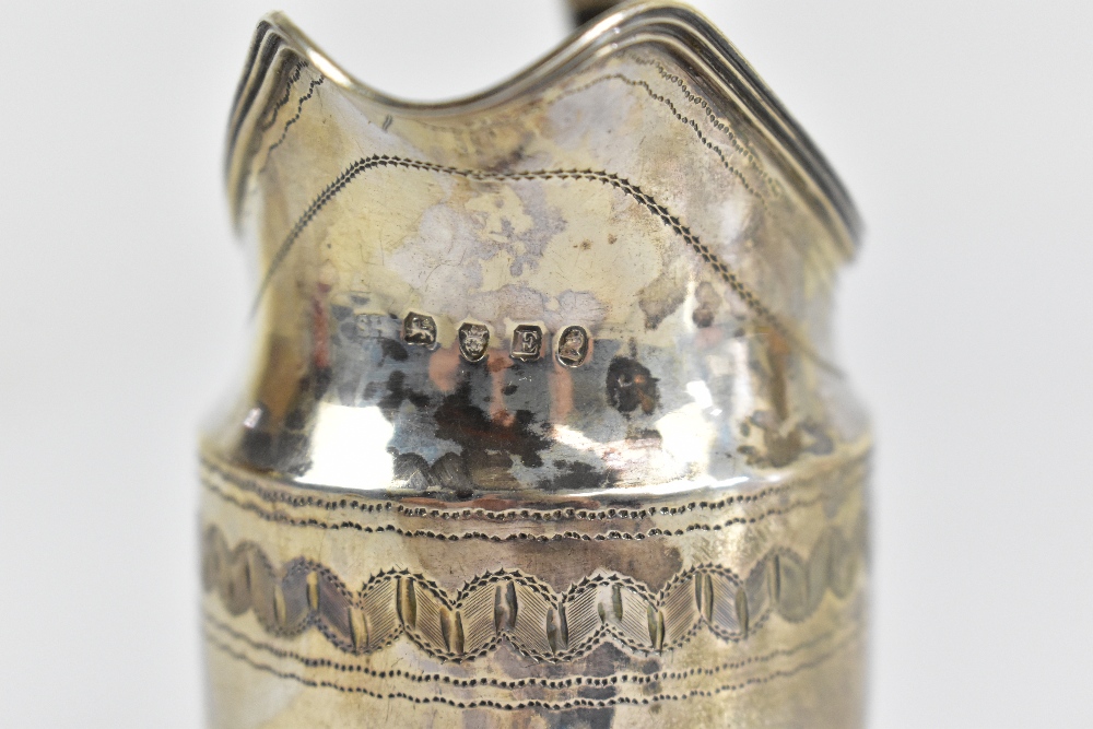 SOLOMON HOUGHAM; a George III hallmarked silver cream jug, London 1800, approx. 3.25ozt/101g. - Bild 3 aus 3