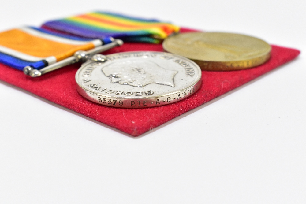 A WWI medal pair awarded to 35379 Pte A.C. Aitken K.O.S.Co BORD, comprising BWM and VM. - Bild 2 aus 5