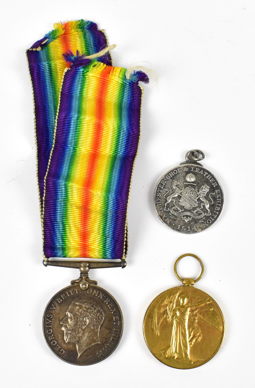 A WWI medal pair awarded to 136580 PTE E.J. Lawson, M.G.C. comprising BWM and VM, with a