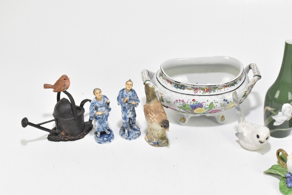 A small mixed lot of ceramics including Royal Copenhagen bud vase with floral decoration, height - Bild 2 aus 3