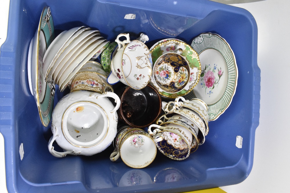 An assortment of 19th century and later ceramics, tea cups and saucers, hand painted cabinet plate - Bild 2 aus 4