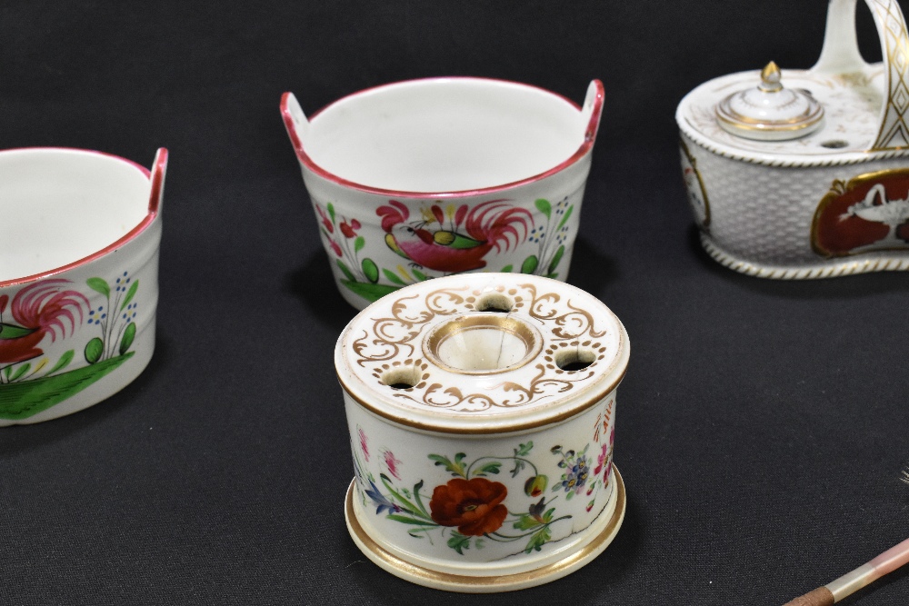 S'ELEUIEUT; a pair of French porcelain butter bowls with hand painted decoration of cockerels in - Bild 3 aus 7