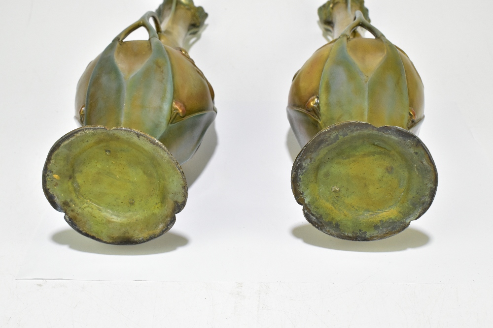 A pair of Art Nouveau bronzed metal three handled vases cast with Art Nouveau maidens and floral - Bild 7 aus 7