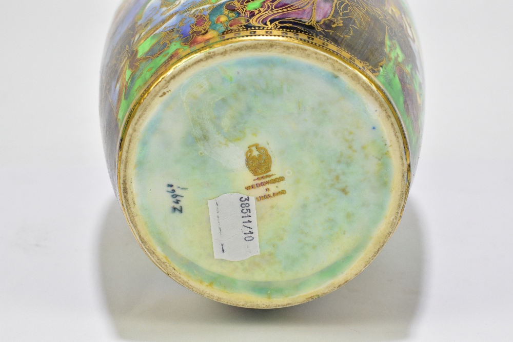 DAISY MAKEIG-JONES FOR WEDGWOOD; a ginger jar and cover of shouldered form, decorated with fairies - Bild 7 aus 10