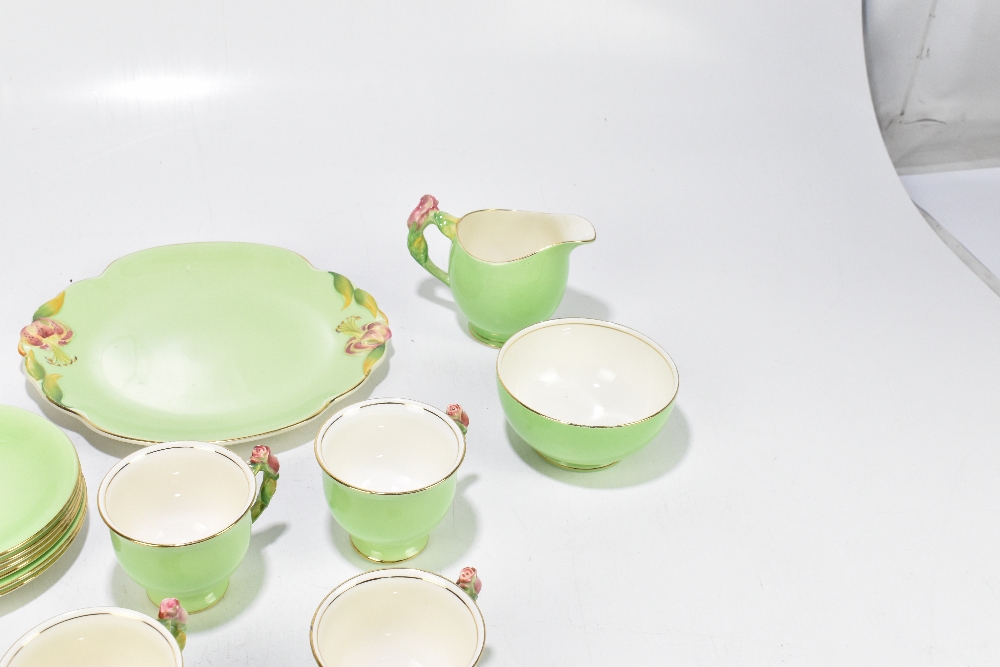 ROYAL WINTON; a twenty-one piece part tea service with moulded floral detail to the handles of the - Bild 3 aus 5