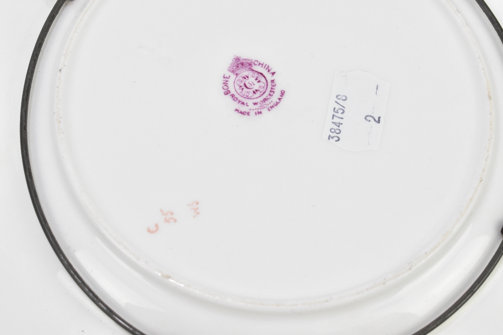 HORACE PRICE FOR ROYAL WORCESTER; a pair of hand painted cabinet plates with scalloped edges - Bild 6 aus 6