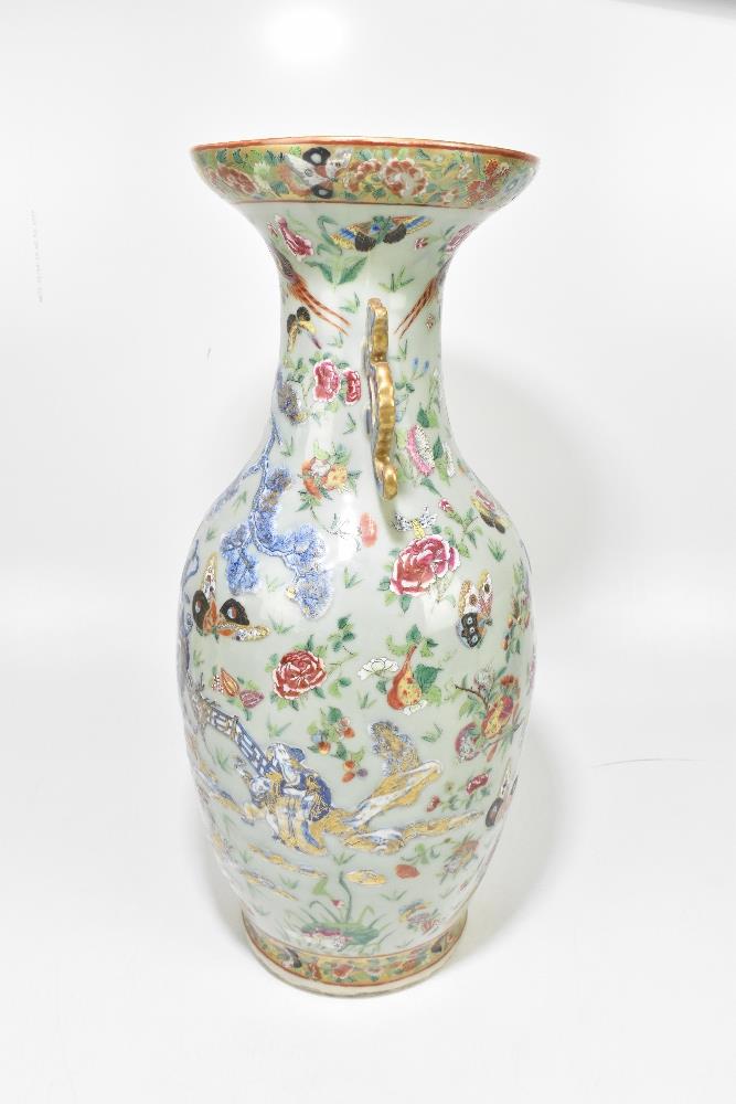 A large Chinese 19th century Canton Famille Rose enamel painted baluster vase with twin pierced - Bild 7 aus 10