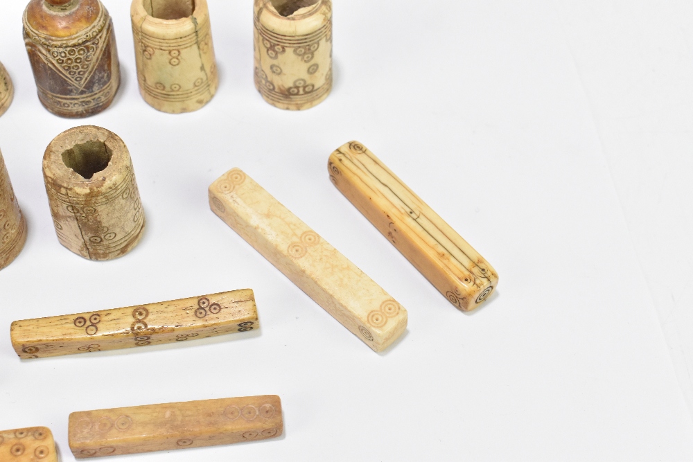 A group of middle Iron Age bone items including cylindrical toggle fasteners, 3rd-1st centuries - Bild 5 aus 5