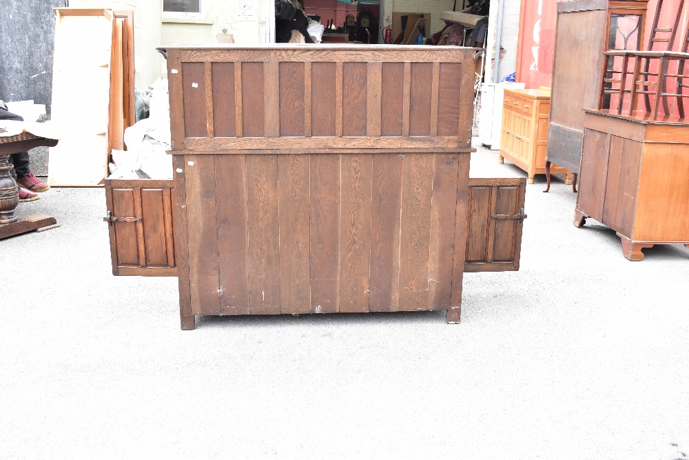 A reproduction oak court cupboard, with panelled door above two drawers and two cupboard doors, - Bild 4 aus 5