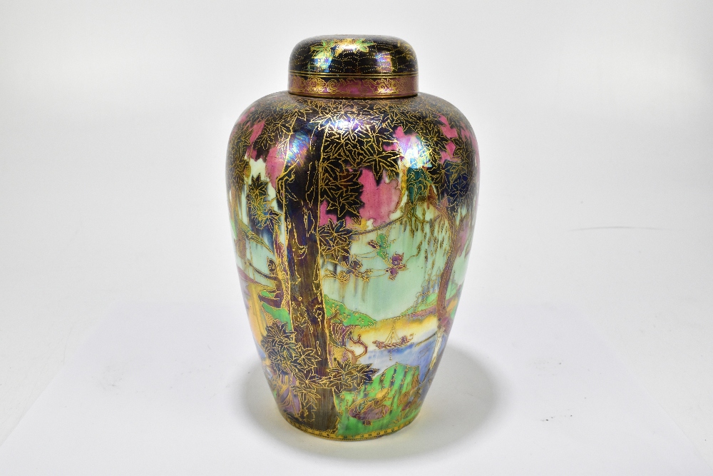 DAISY MAKEIG-JONES FOR WEDGWOOD; a ginger jar and cover of shouldered form, decorated with fairies - Bild 4 aus 10