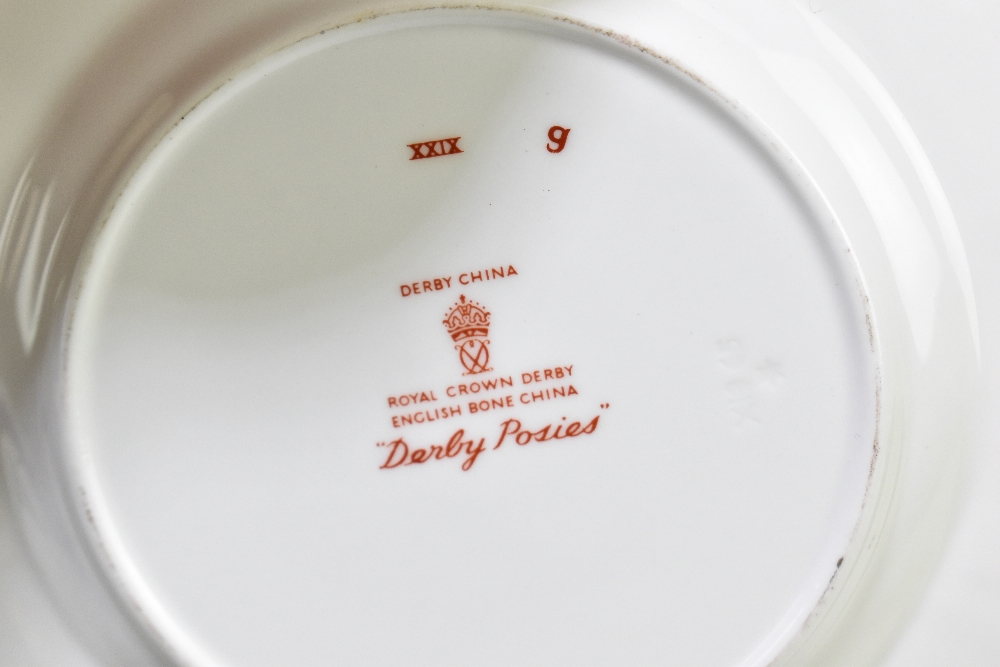 ROYAL CROWN DERBY; a part tea service decorated in the 'Derby Posies' pattern. - Bild 6 aus 7