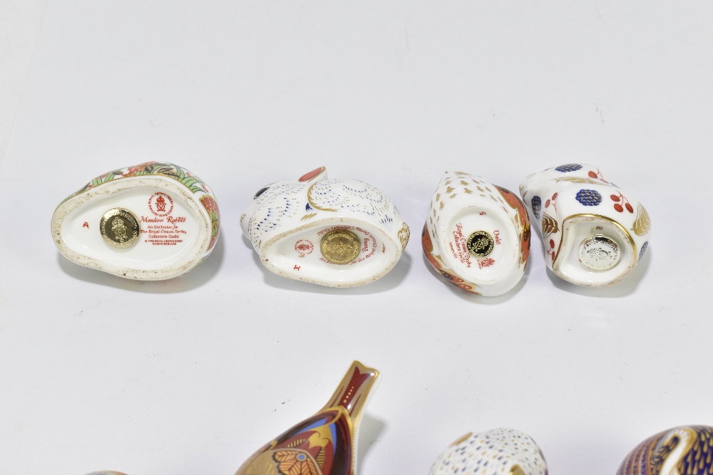 ROYAL CROWN DERBY; a collection of thirteen animal paperweights to include 'Owlet', 'Bunny', 'Meadow - Bild 3 aus 4