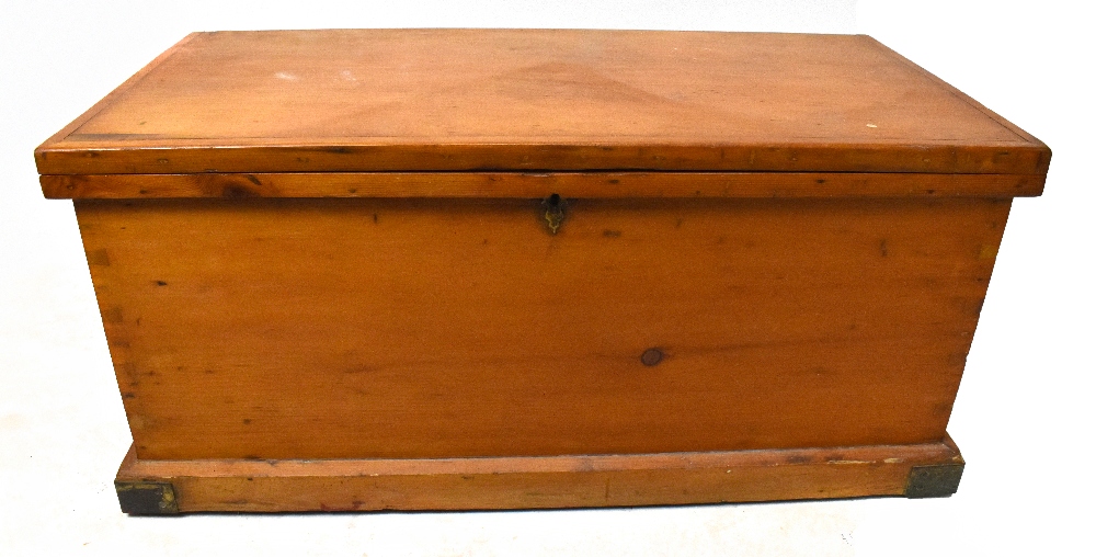 A pine tool chest with handles either side, width 91cm, depth 49cm, height 43.5cm.