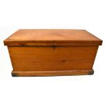 A pine tool chest with handles either side, width 91cm, depth 49cm, height 43.5cm.