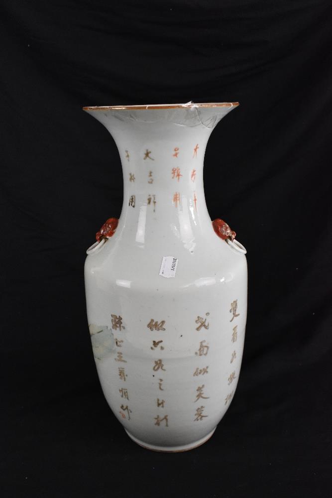 A large 19th century Chinese vase with Taotie ring mask handles and painted with various figures - Bild 4 aus 5