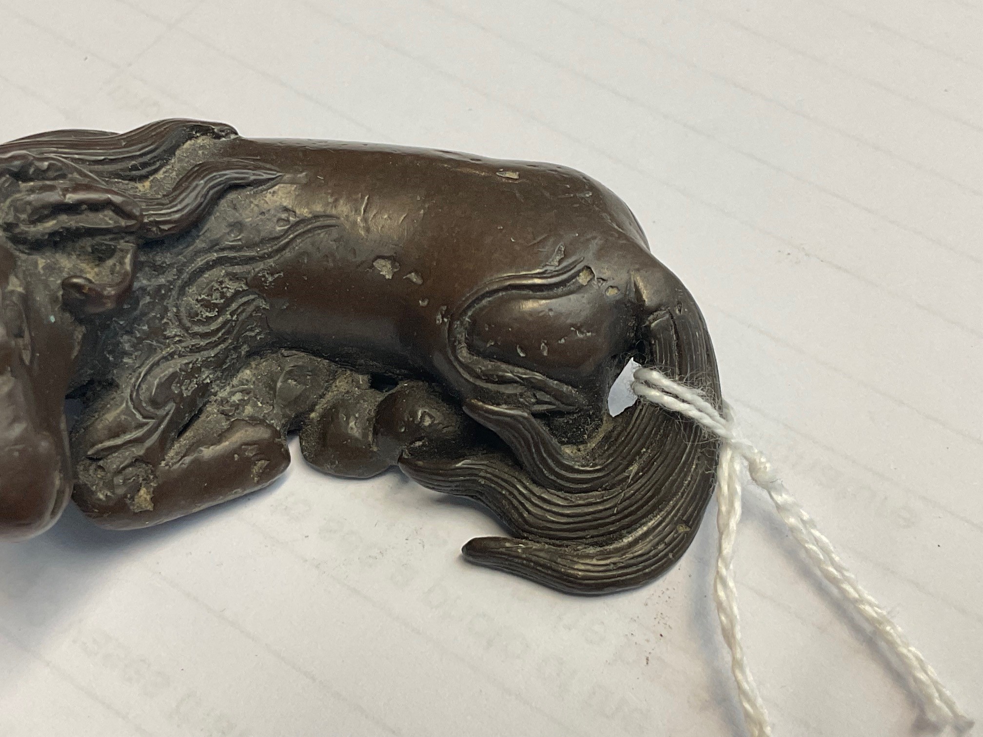 An 18th century Chinese bronze scroll weight modelled as a recumbent ram, length 6.5cm. - Bild 2 aus 8