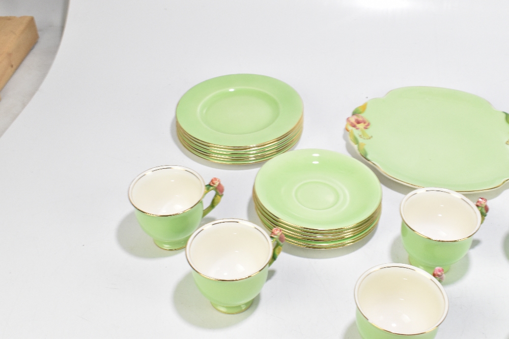 ROYAL WINTON; a twenty-one piece part tea service with moulded floral detail to the handles of the - Bild 2 aus 5