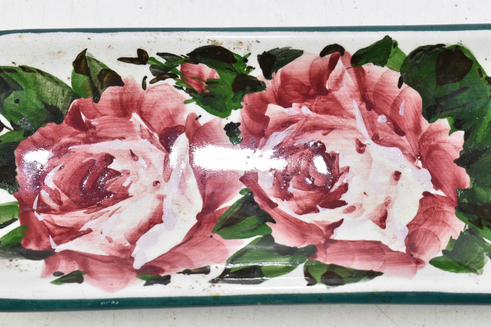 WEMYSS WARE; a rectangular pin tray decorated in the 'Cabbage Rose' pattern with printed marks for - Bild 3 aus 4