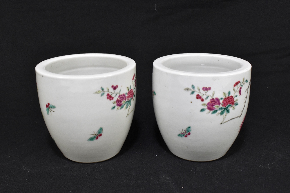 A pair of 19th century Chinese Famille Rose jardinières, decorated with butterflies and blossoming - Image 5 of 6