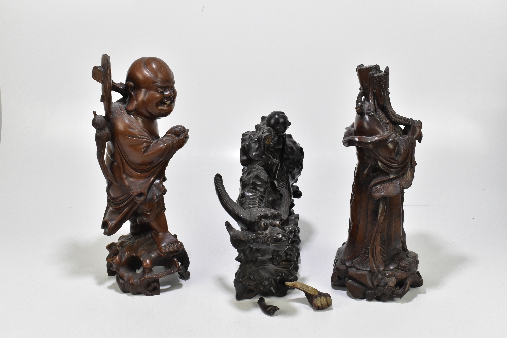 Three Chinese carved hardwood figures, one a boy and a sage with a tortoise and another with an - Bild 2 aus 7