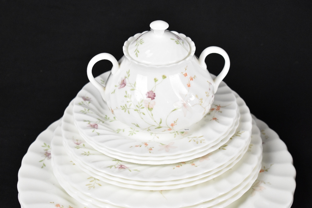 WEDGWOOD; an extensive 'Campion' pattern part dinner and tea service, comprising twelve dinner - Bild 2 aus 3