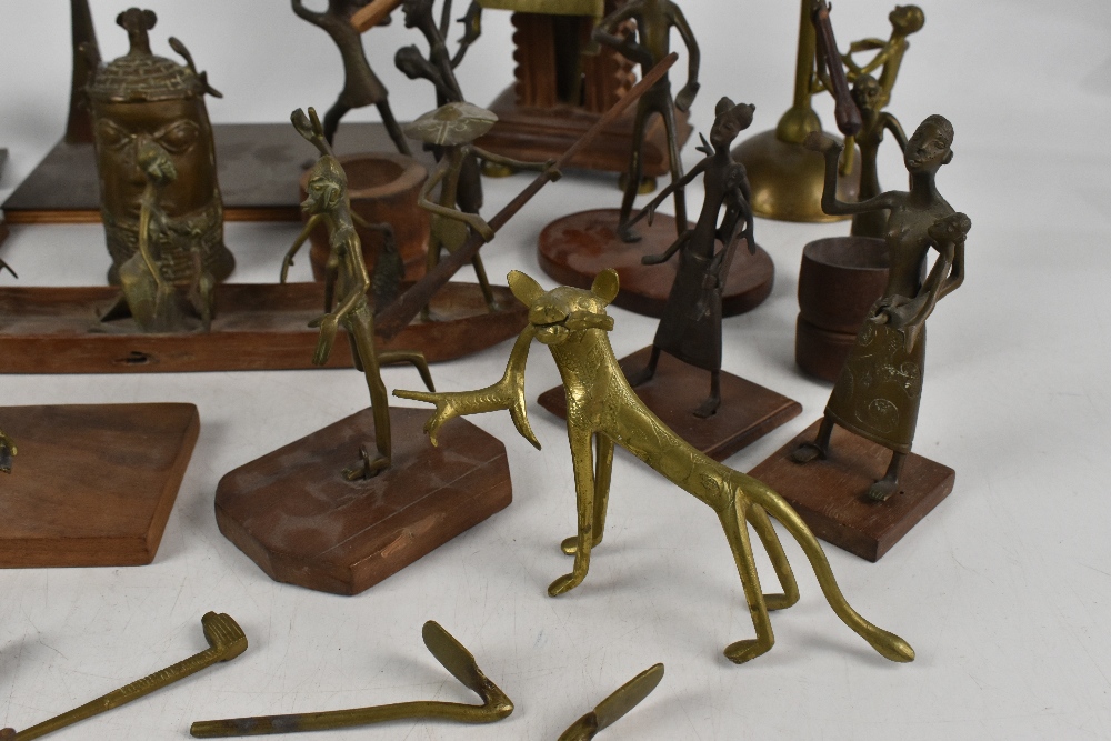 FON TRIBAL ART; a collection nineteen bronze and brass figures and figure groups to include five - Bild 7 aus 7