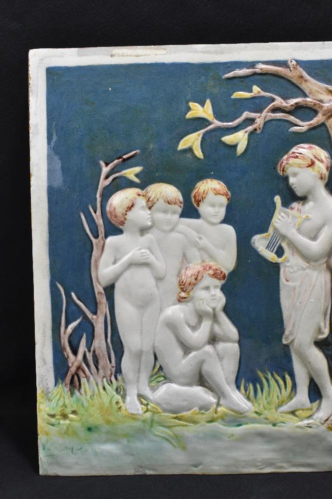 EMILY M. WOOD FOR DELLA ROBBIA; a large earthenware glazed tile decorated with child musicians - Bild 2 aus 13