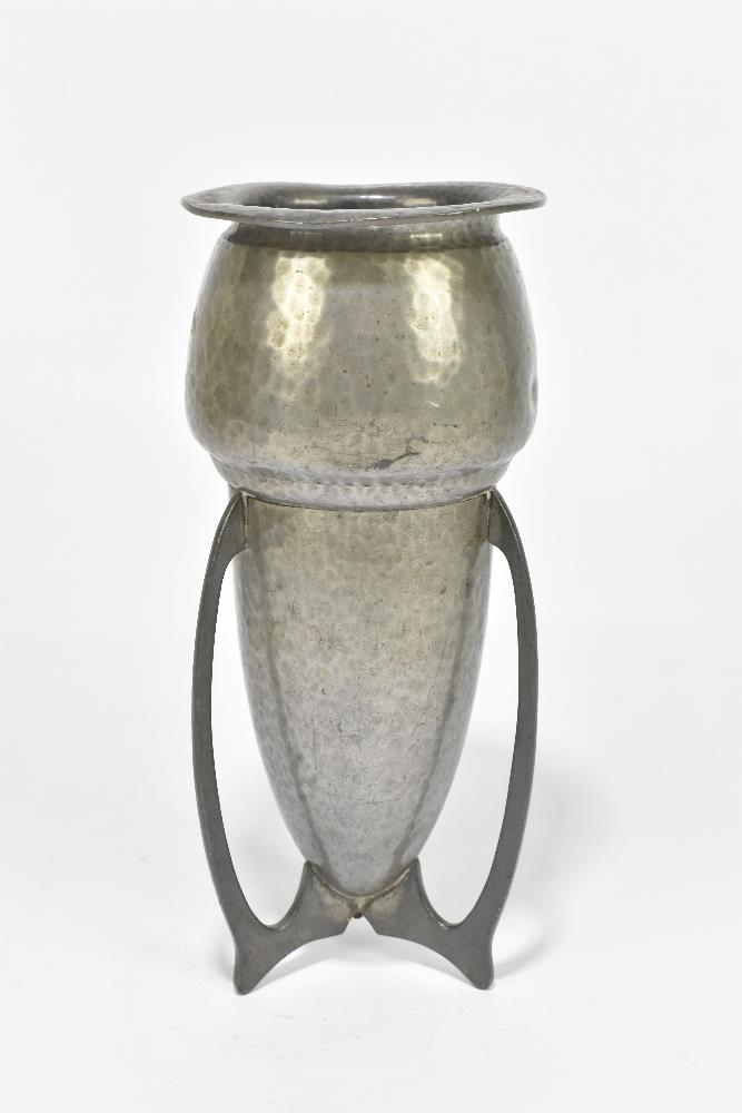 LIBERTY & CO; a hammered pewter rocket vase, with three pierced swept supports, indistinctly stamped - Bild 2 aus 6