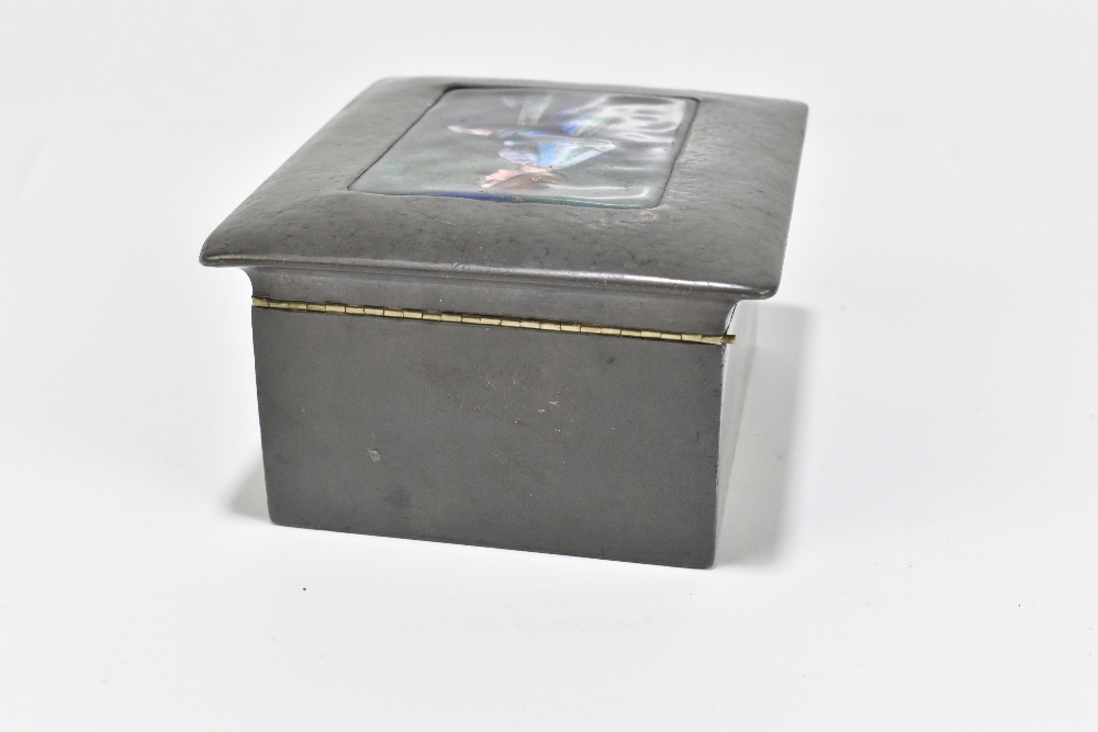 LIBERTY & CO; a pewter and enamelled trinket box, no.0586, the hinged lid set with rectangular - Bild 5 aus 8