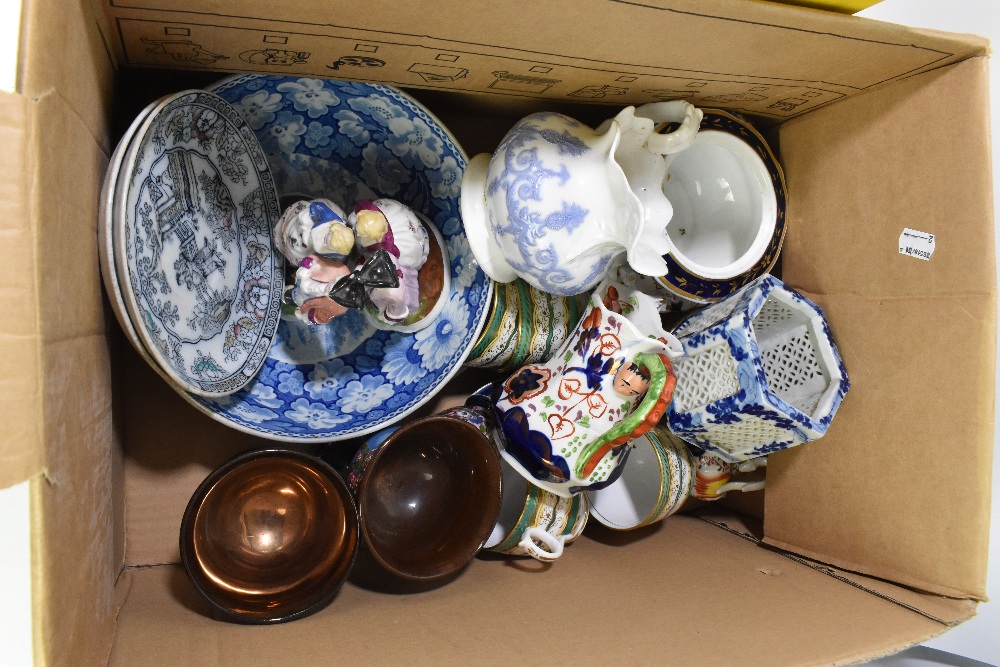 An assortment of 19th century and later ceramics, tea cups and saucers, hand painted cabinet plate - Bild 4 aus 4