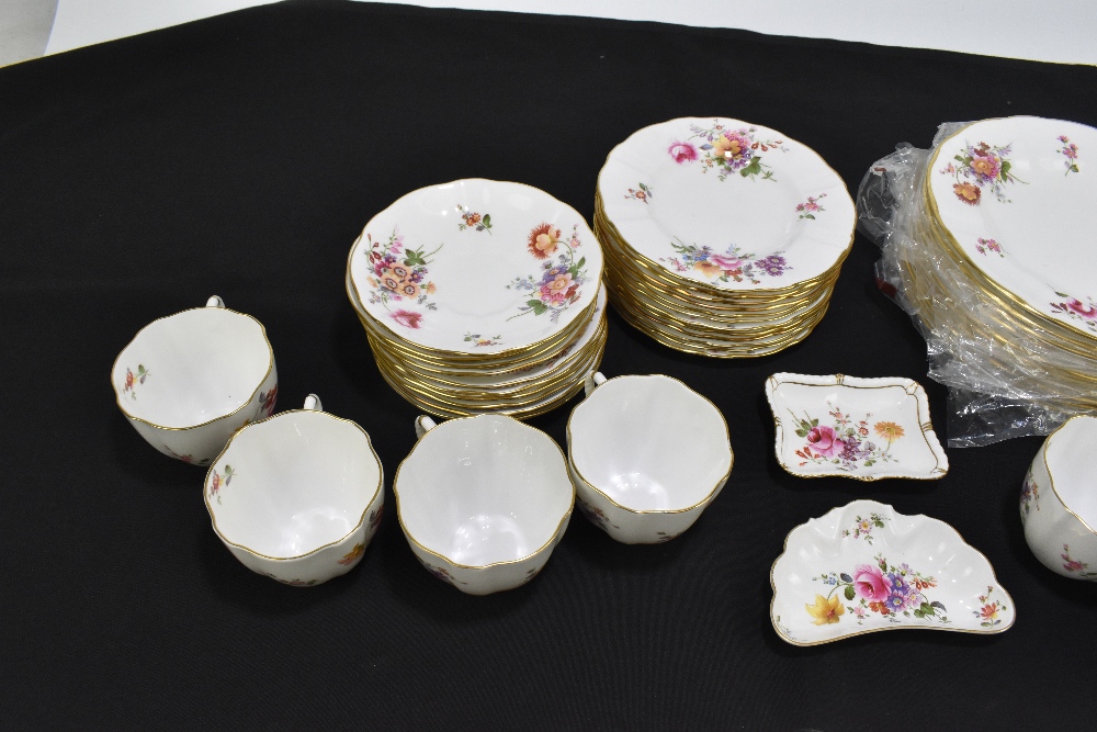 ROYAL CROWN DERBY; a part tea service decorated in the 'Derby Posies' pattern. - Bild 2 aus 7